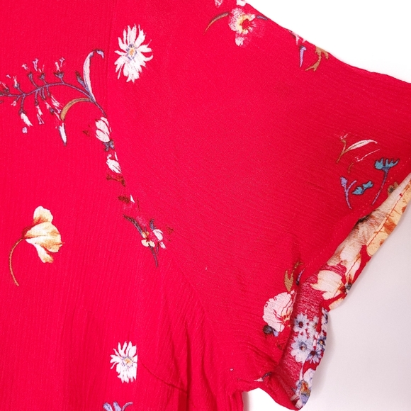 TORRID Women's Red Floral Short Sleeve Blouse Size 0 - Picture 4 of 10